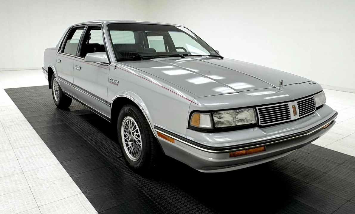 1987 Oldsmobile Cutlass Ciera - Image 7 of 12