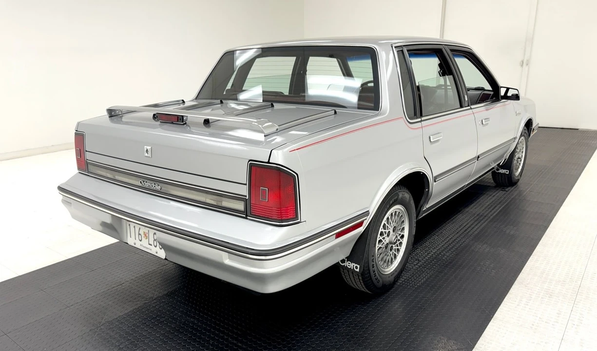 1987 Oldsmobile Cutlass Ciera - Image 5 of 12