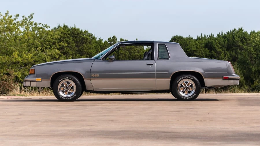1987 Oldsmobile Cutlass Supreme - Image 2 of 12