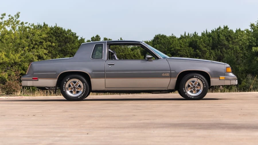 1987 Oldsmobile Cutlass Supreme - Image 8 of 12