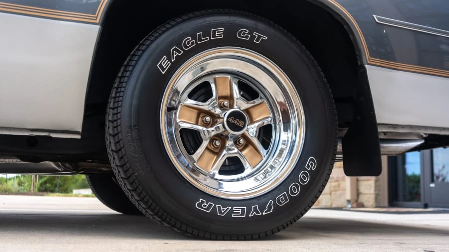 1987 Oldsmobile Cutlass Supreme - Image 11 of 12
