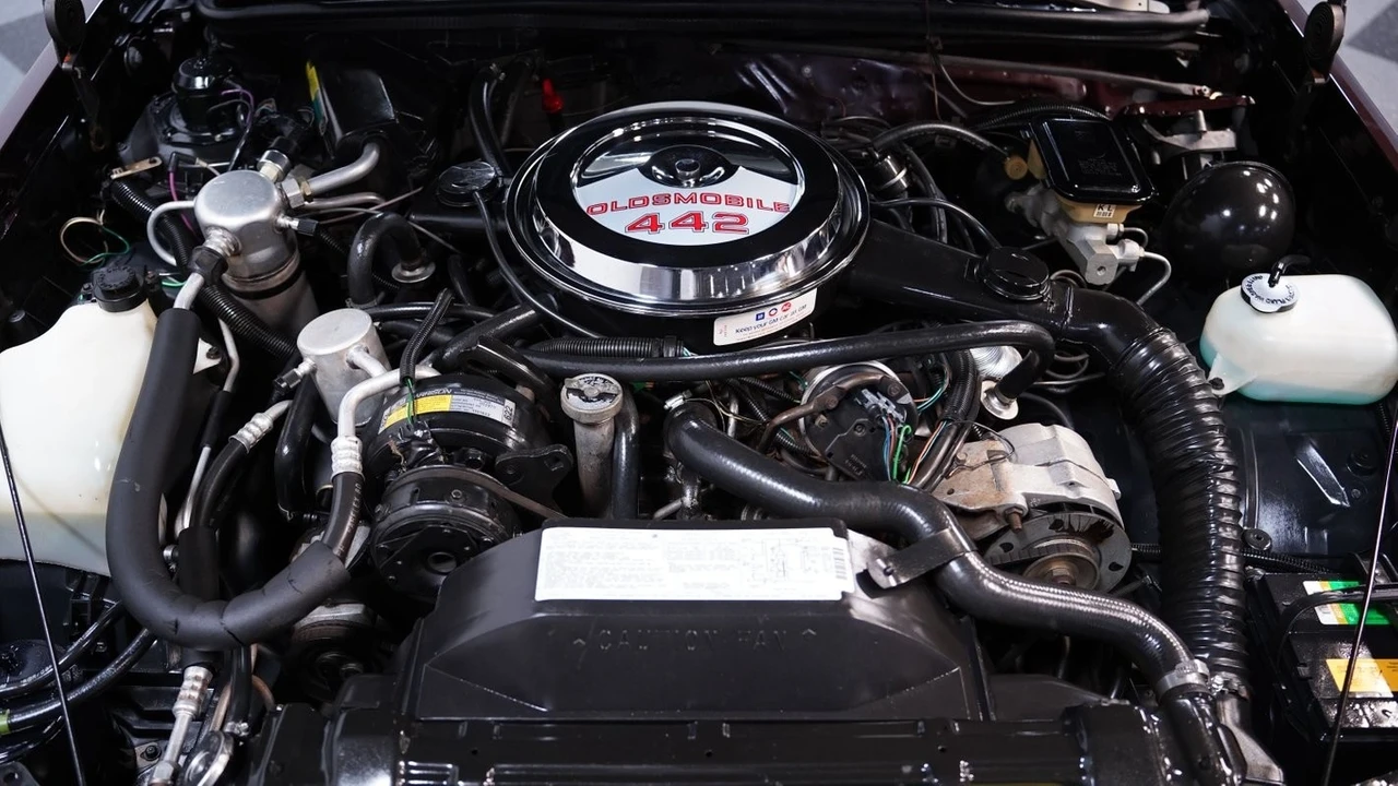 1987 Oldsmobile Cutlass Supreme - Image 4 of 12