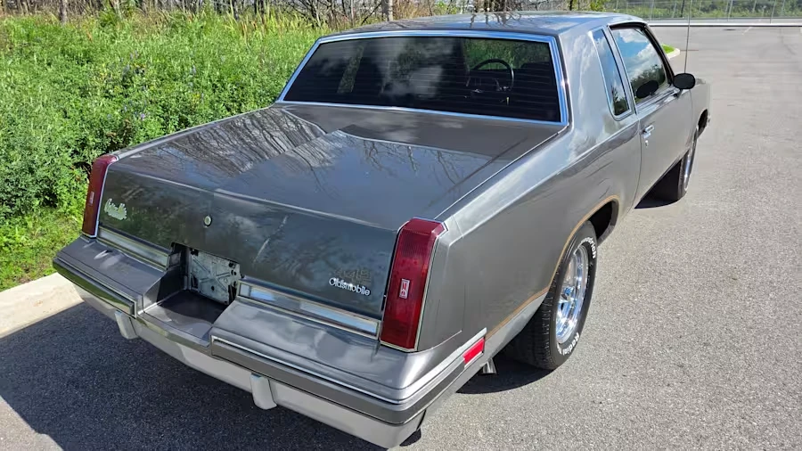 1987 Oldsmobile Cutlass Supreme - Image 13 of 31