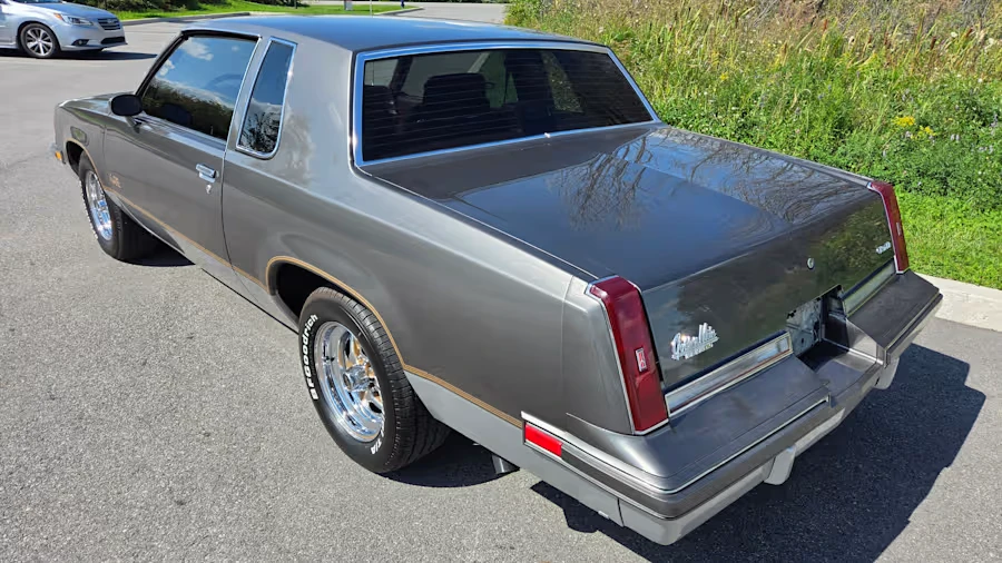 1987 Oldsmobile Cutlass Supreme - Image 14 of 31
