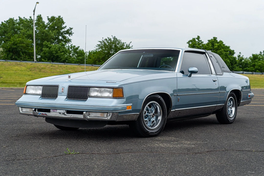 1987 Oldsmobile Cutlass Supreme - Image 3 of 31