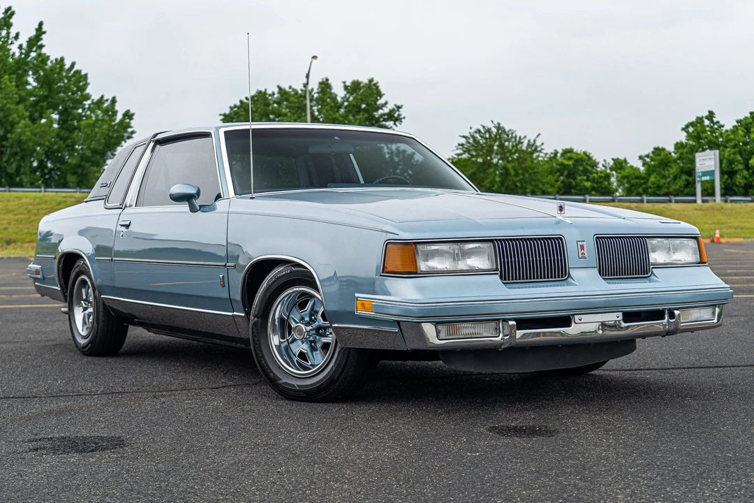 1987 Oldsmobile Cutlass Supreme - Image 9 of 31