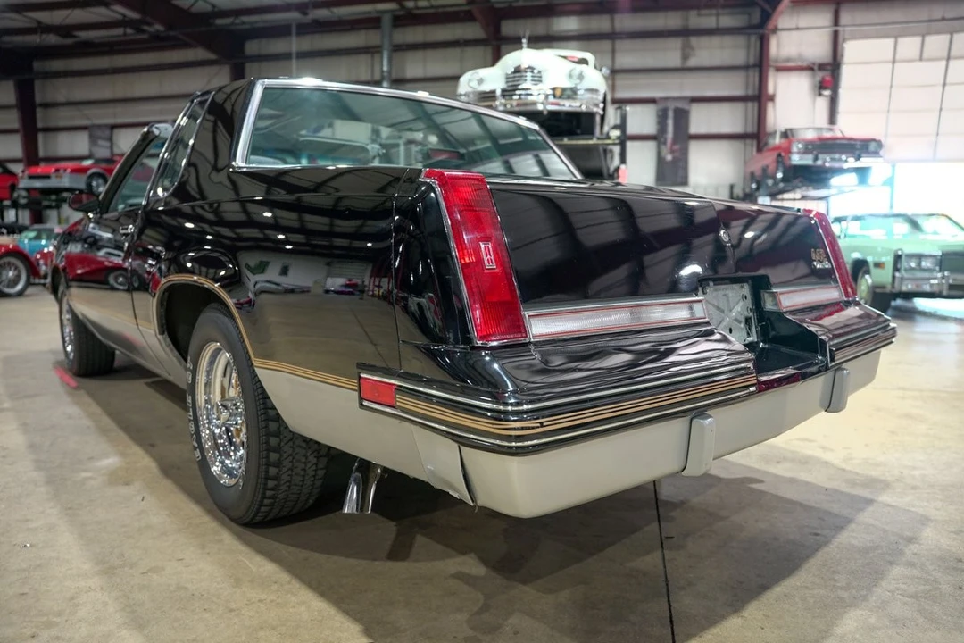1987 Oldsmobile Cutlass Supreme - Image 5 of 21