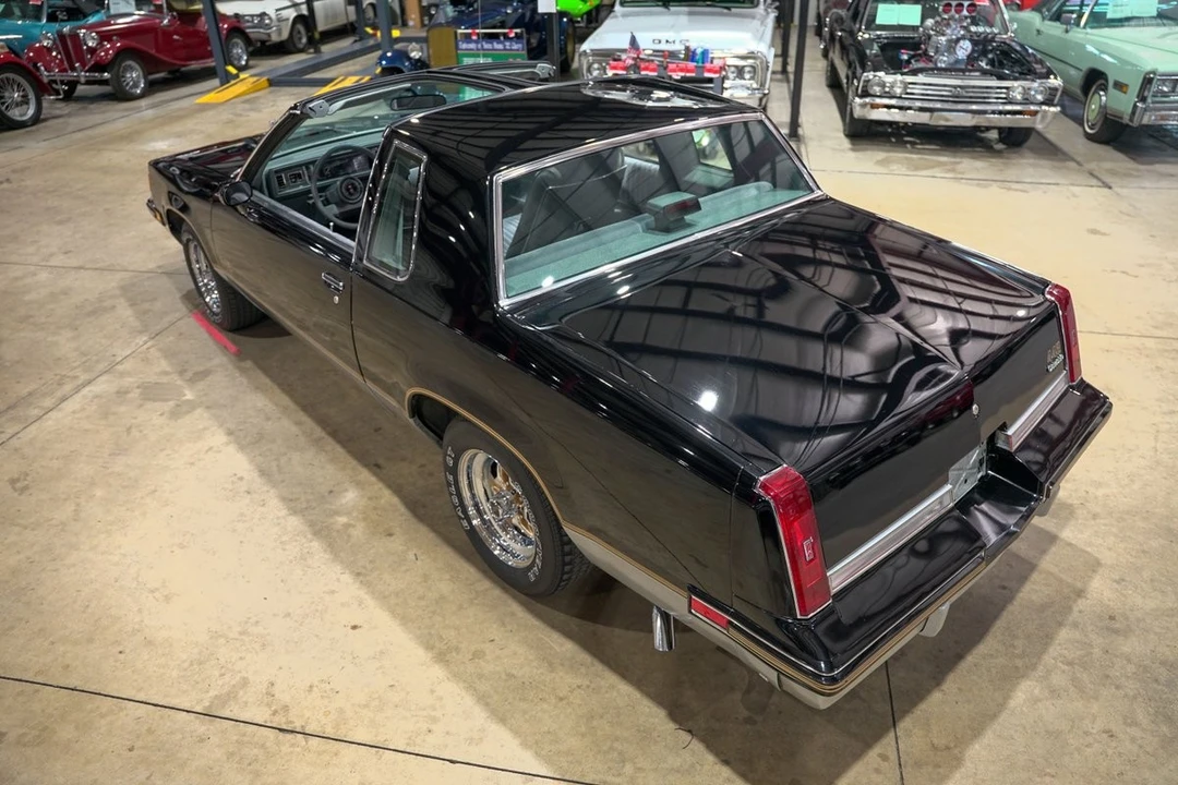 1987 Oldsmobile Cutlass Supreme - Image 15 of 21