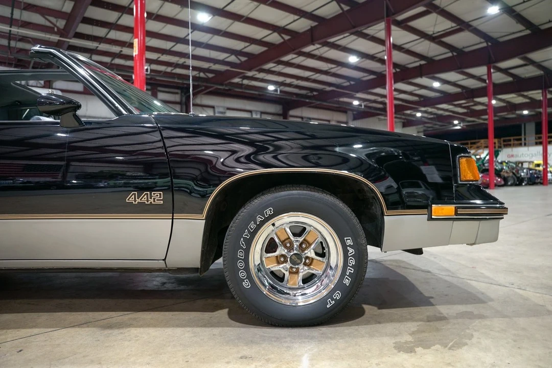 1987 Oldsmobile Cutlass Supreme - Image 10 of 21