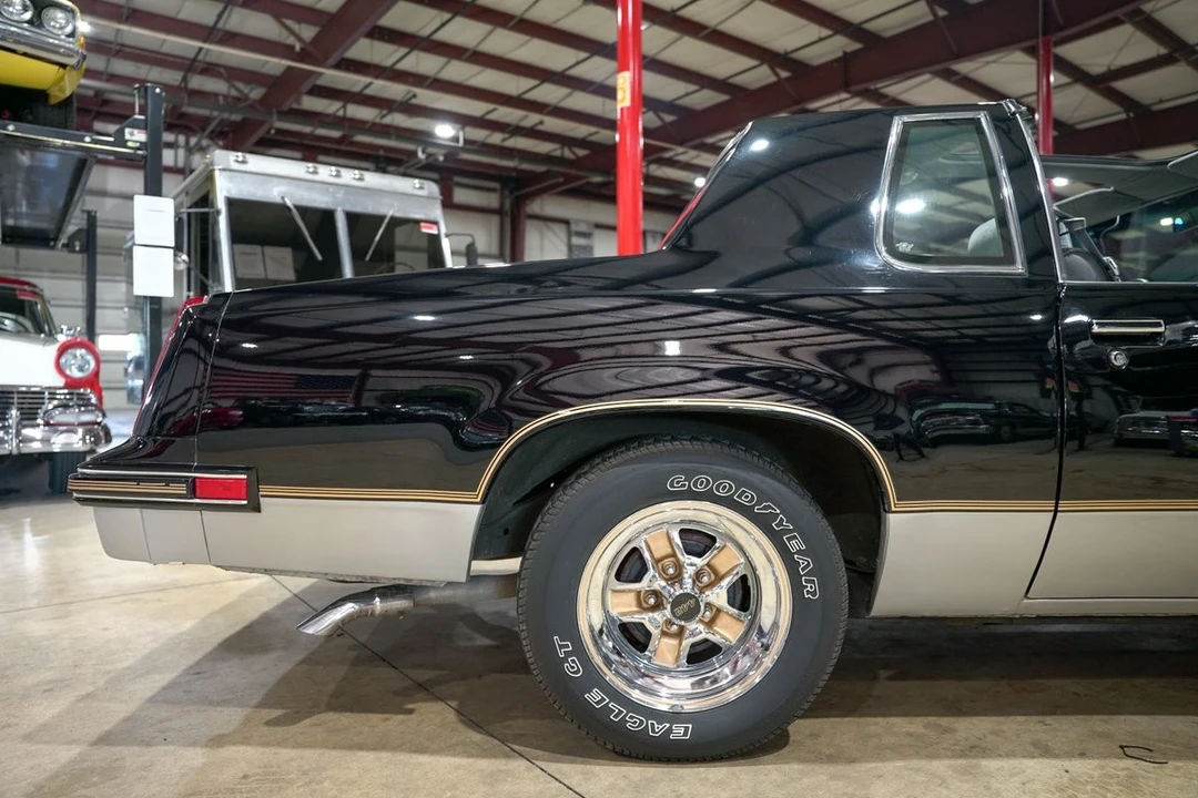 1987 Oldsmobile Cutlass Supreme - Image 8 of 21
