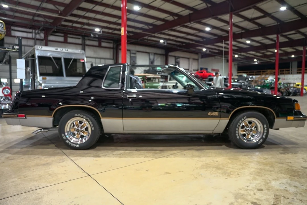 1987 Oldsmobile Cutlass Supreme - Image 9 of 21