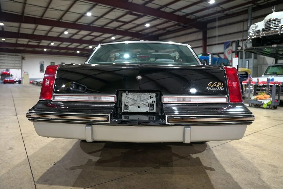 1987 Oldsmobile Cutlass Supreme - Image 6 of 21