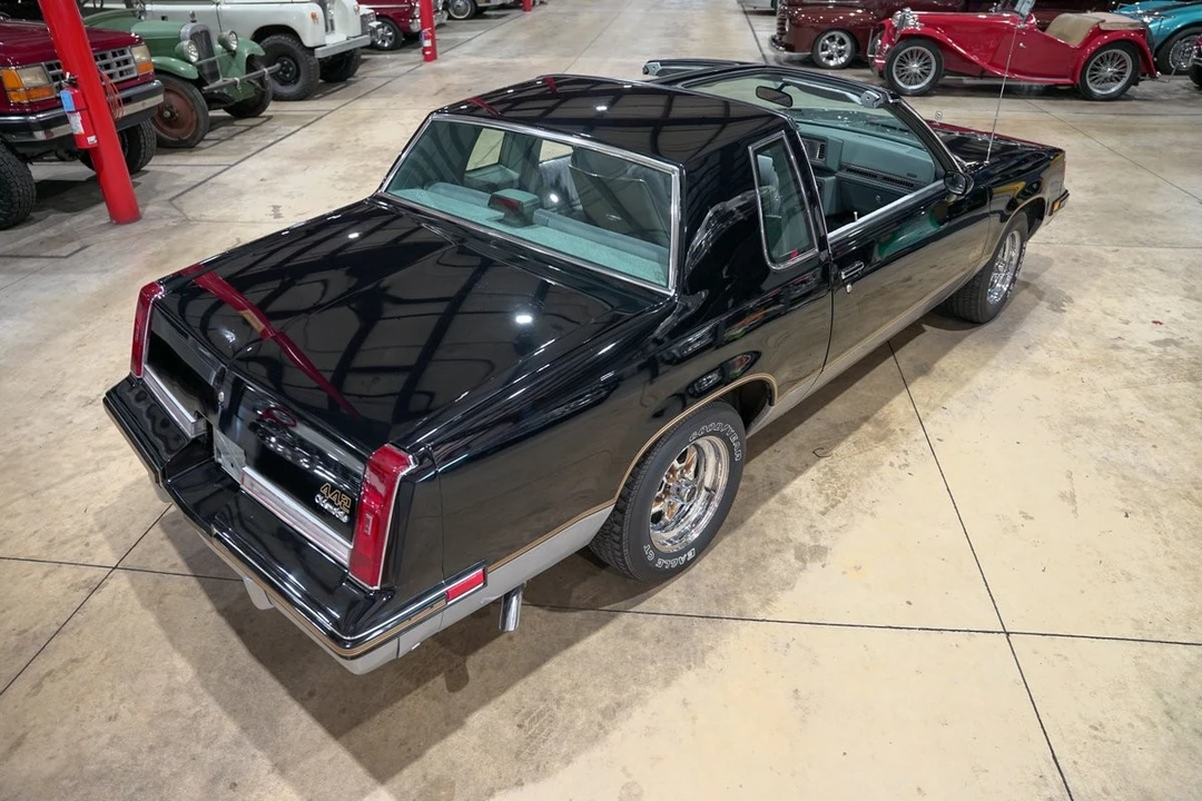 1987 Oldsmobile Cutlass Supreme - Image 16 of 21