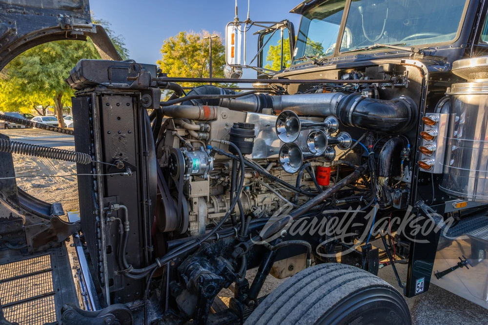 1987 Peterbilt 379 - Image 2 of 31
