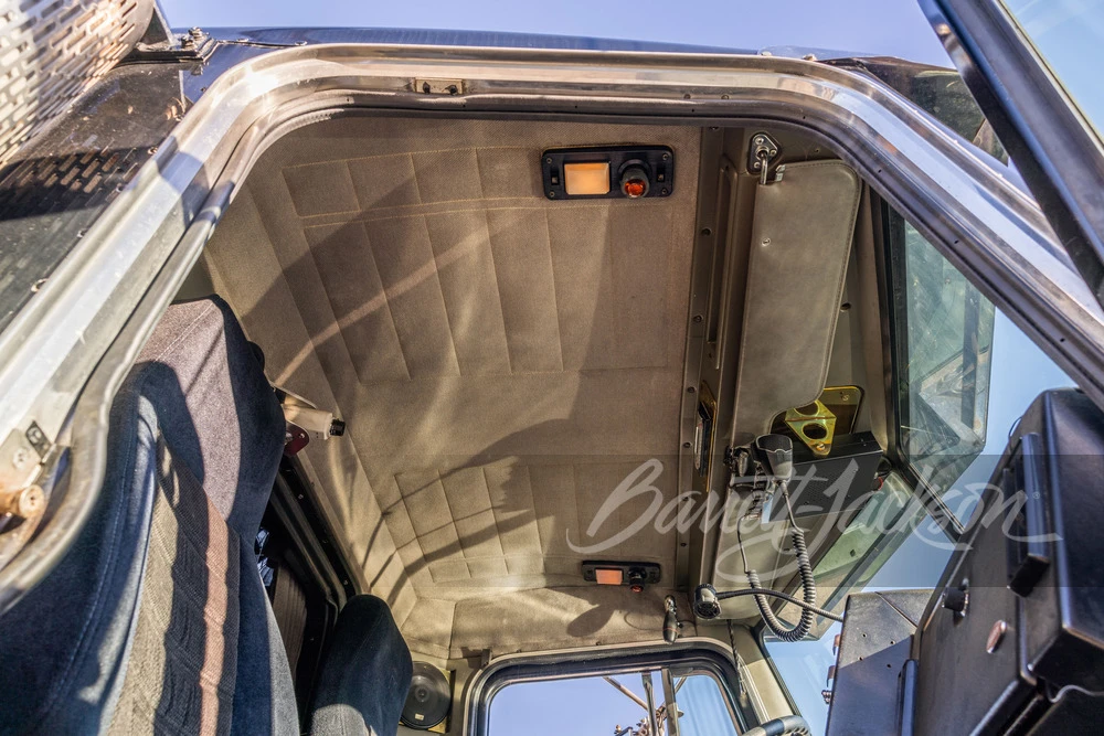 1987 Peterbilt 379 - Image 8 of 31