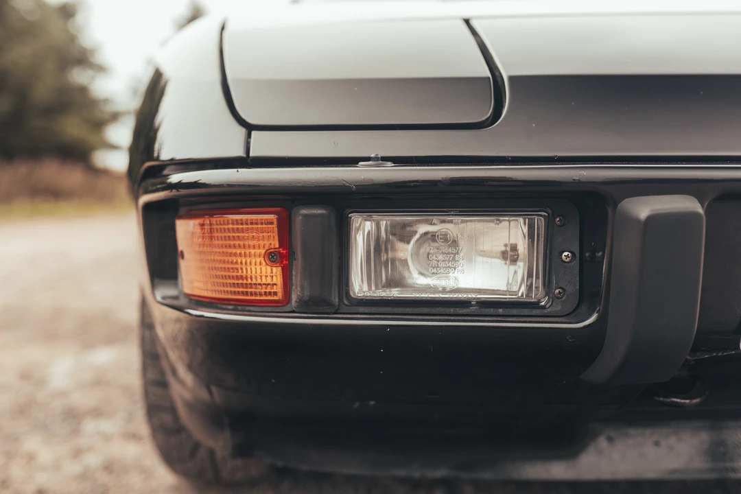 1987 Porsche 924 S - Image 27 of 31