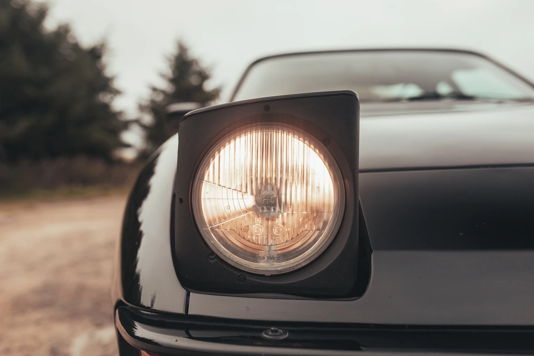 1987 Porsche 924 S - Image 28 of 31