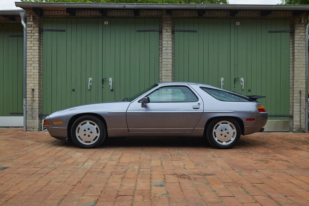 1987 Porsche 928 S4 - Image 13 of 31