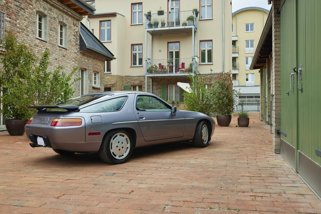 1987 Porsche 928 S4 - Image 15 of 31