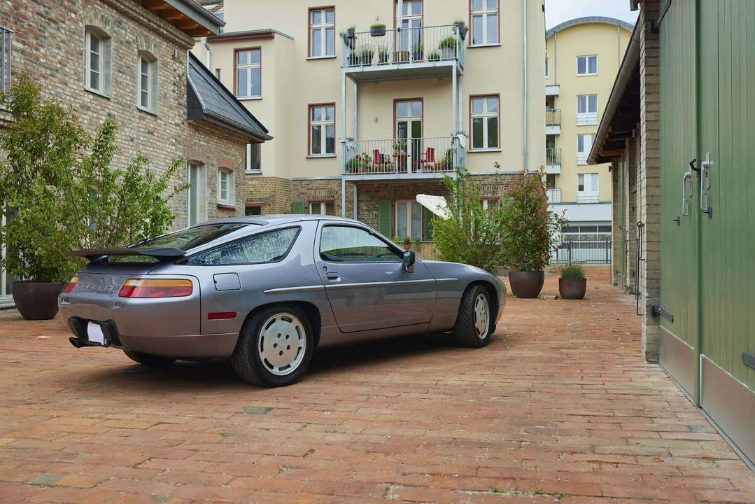 1987 Porsche 928 S4 - Image 8 of 31