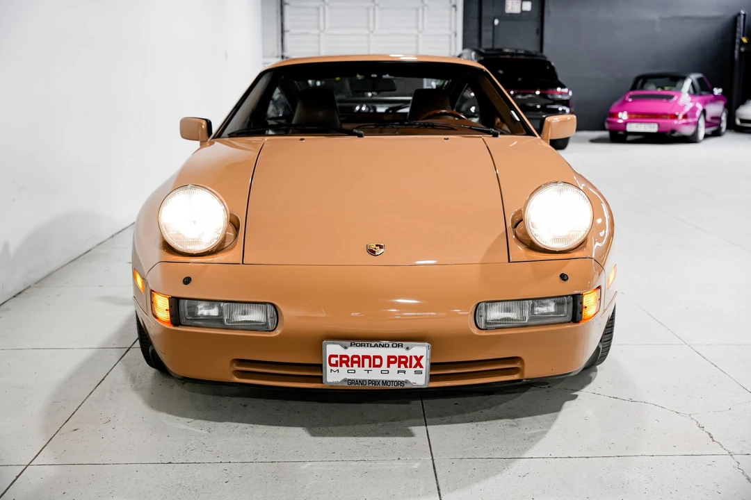 1987 Porsche 928 - Image 6 of 12