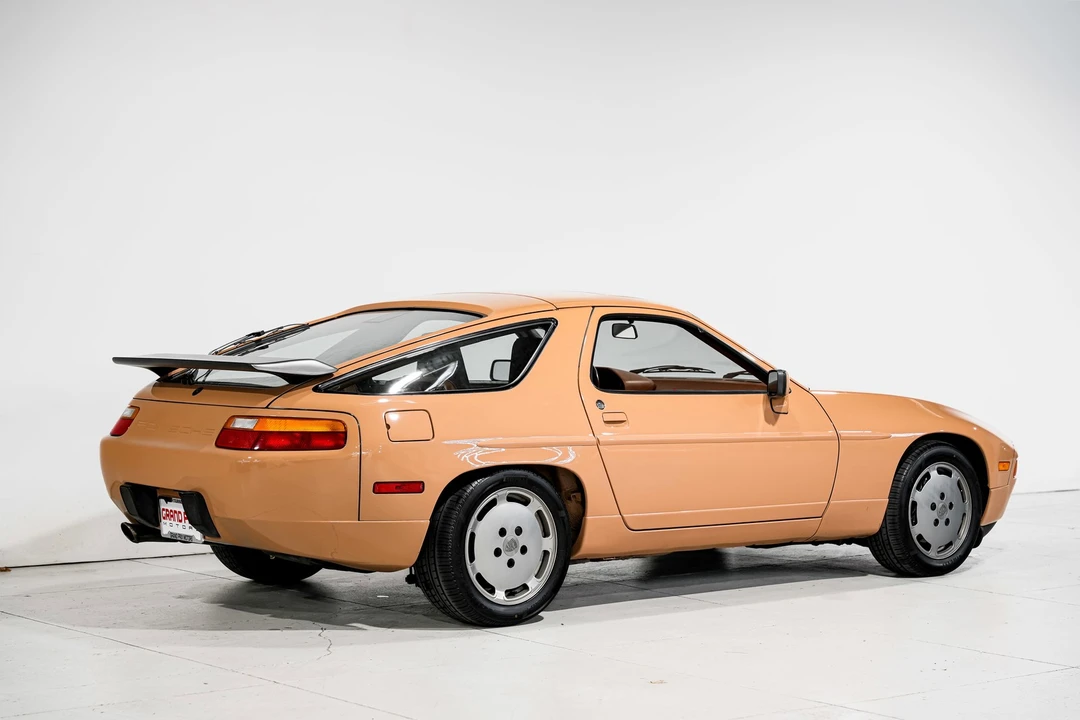 1987 Porsche 928 - Image 3 of 12