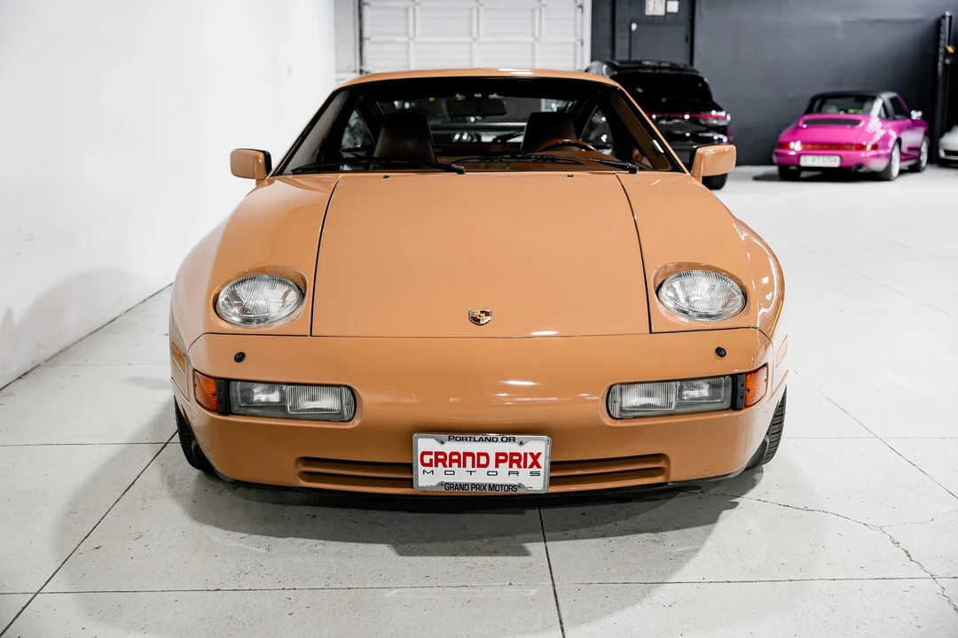1987 Porsche 928 - Image 5 of 12