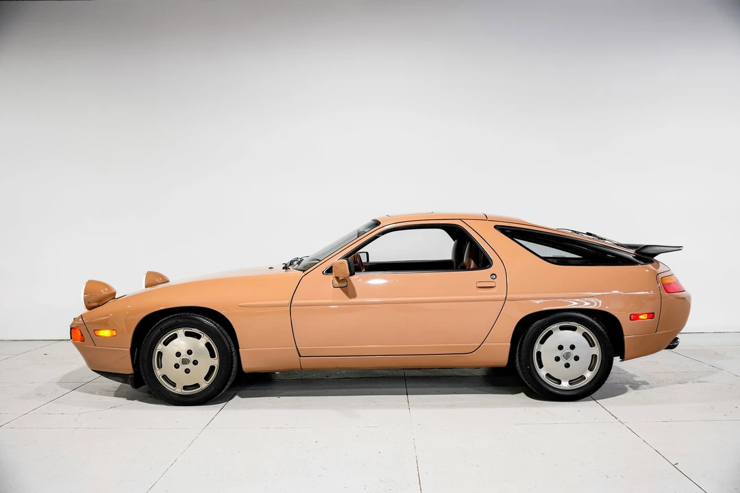 1987 Porsche 928 - Image 8 of 12