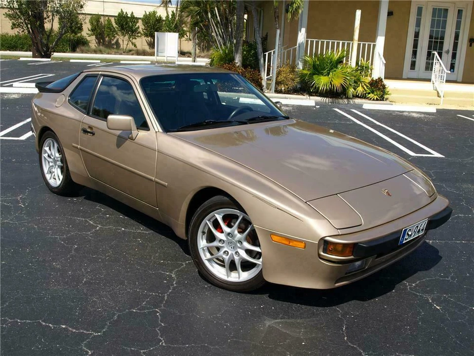 1987 Porsche 944 - Image 2 of 5