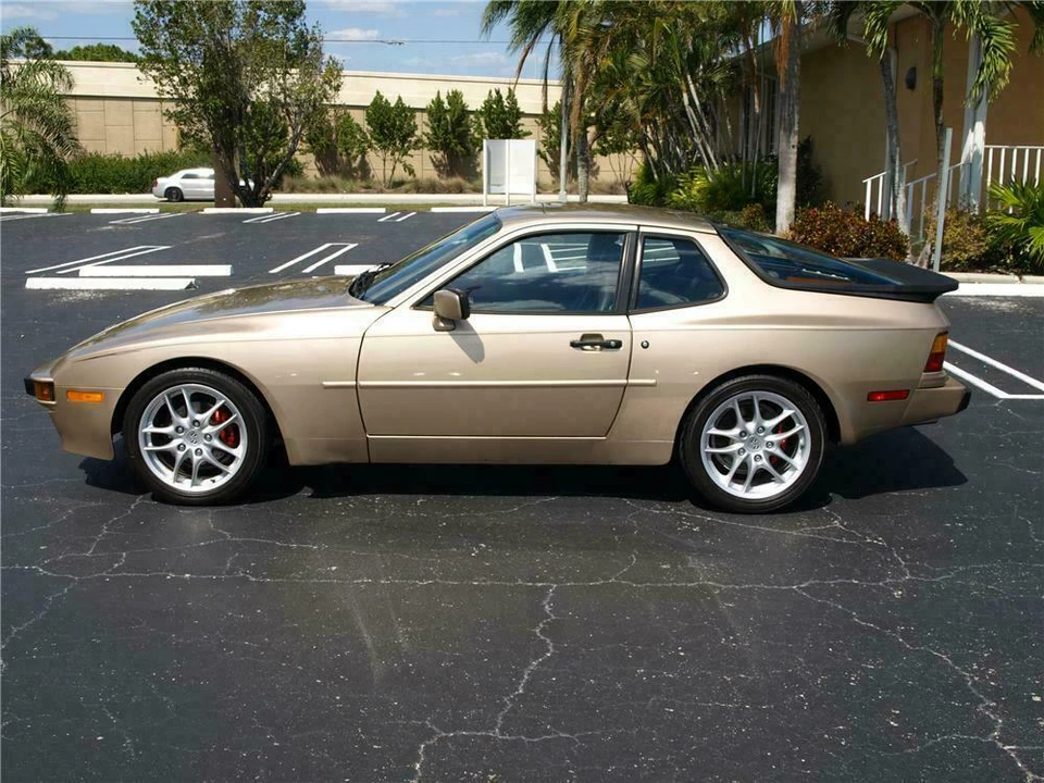 1987 Porsche 944 - Image 5 of 5