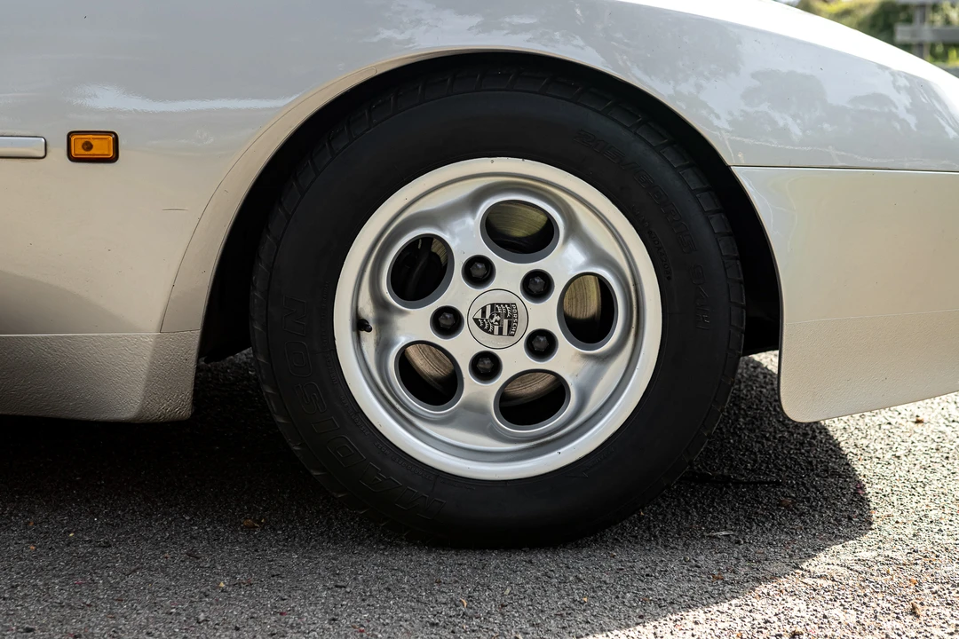 1987 Porsche 944 - Image 27 of 31