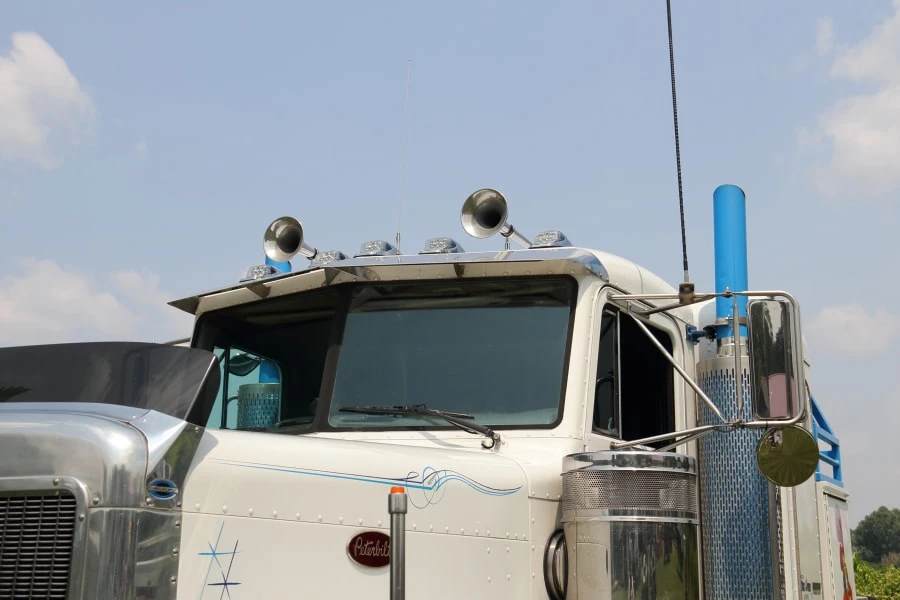 1987 Peterbilt 379 - Image 16 of 28