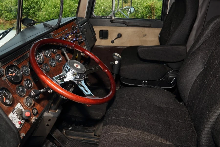 1987 Peterbilt 379 - Image 21 of 28