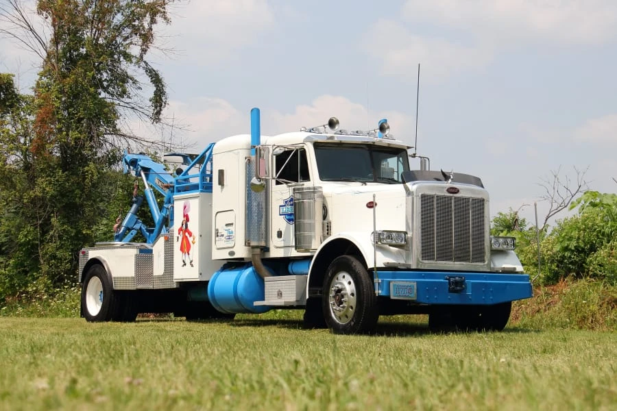 1987 Peterbilt 379 - Image 9 of 28