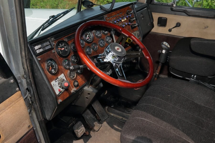 1987 Peterbilt 379 - Image 20 of 28
