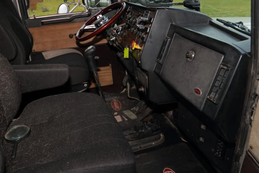 1987 Peterbilt 379 - Image 17 of 28