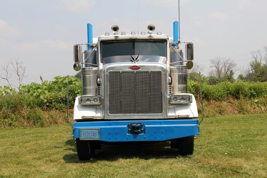 1987 Peterbilt 379 - Image 4 of 28