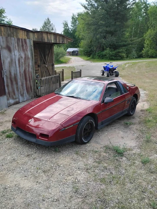1987 Pontiac Fiero - Image 2 of 3