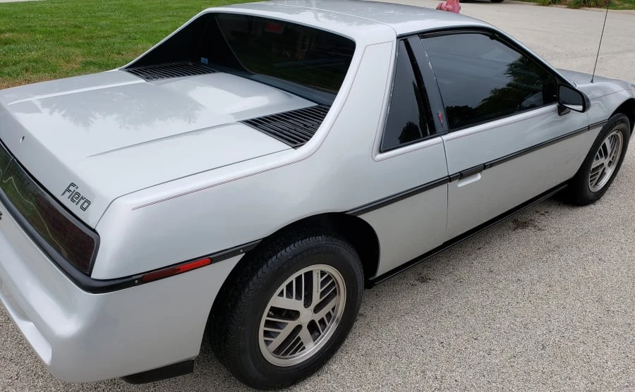 1987 Pontiac Fiero - Image 3 of 11