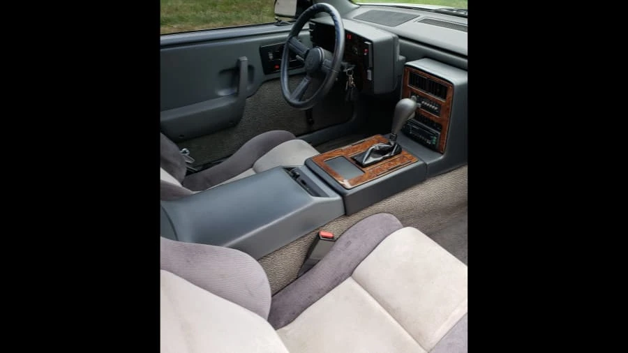 1987 Pontiac Fiero - Image 5 of 11