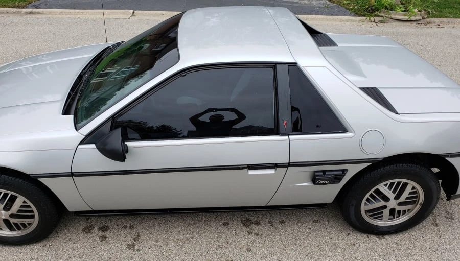 1987 Pontiac Fiero - Image 2 of 11