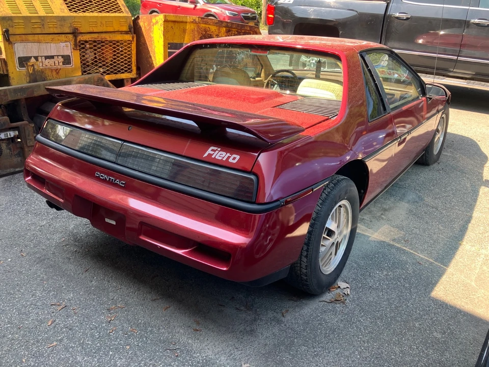 1987 Pontiac Fiero - Image 6 of 11