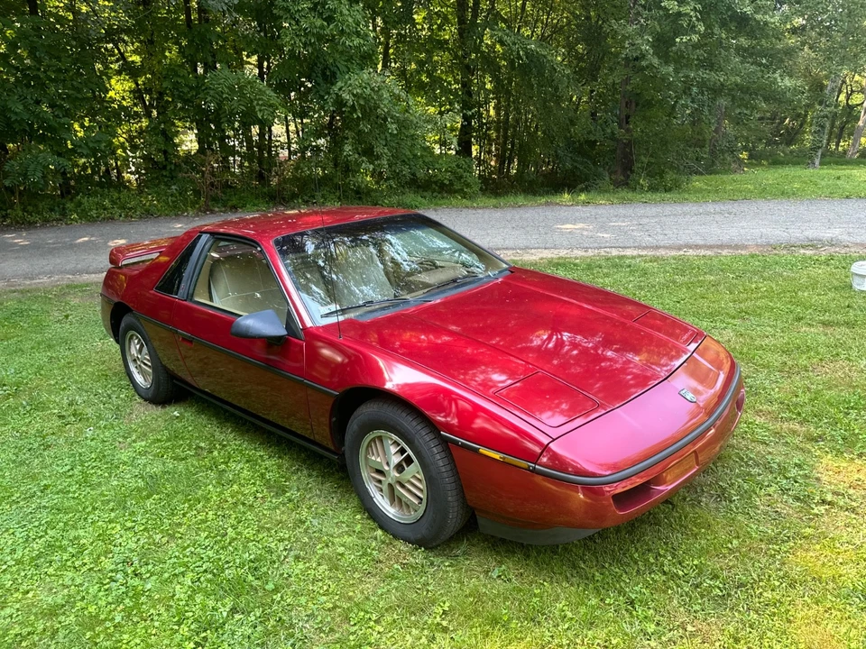 1987 Pontiac Fiero - Image 5 of 11