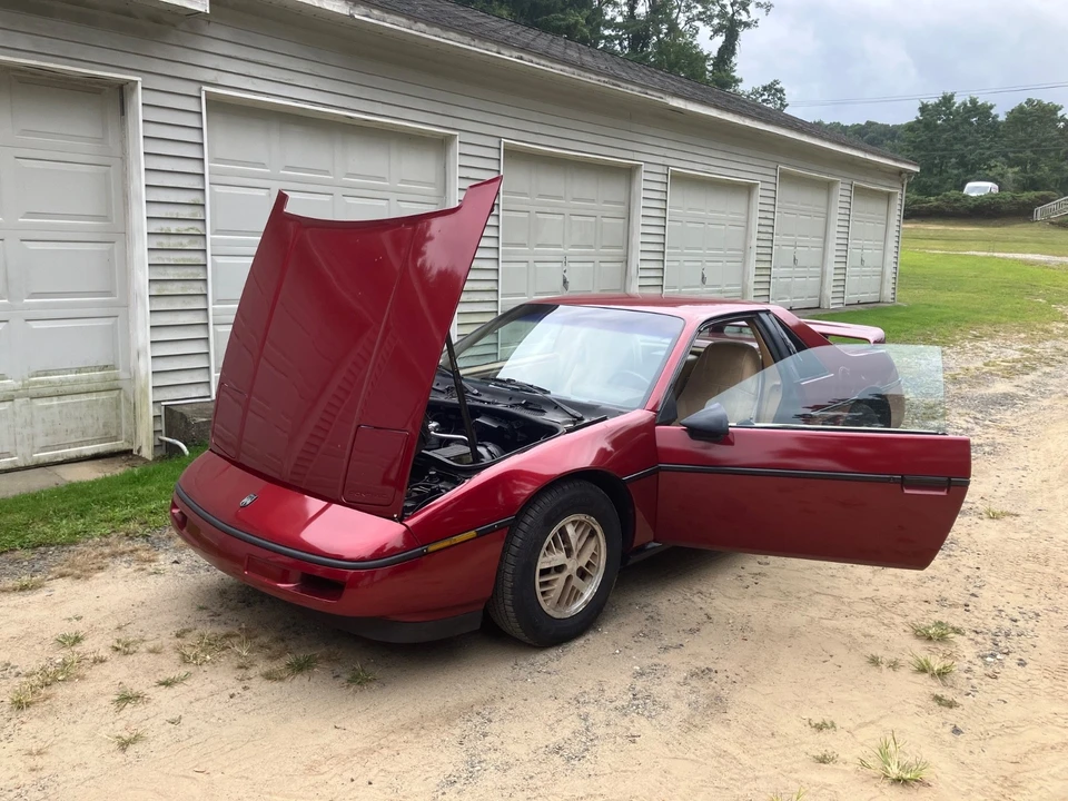 1987 Pontiac Fiero - Image 4 of 11
