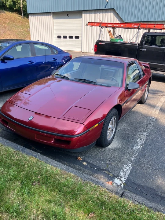 1987 Pontiac Fiero - Image 3 of 11