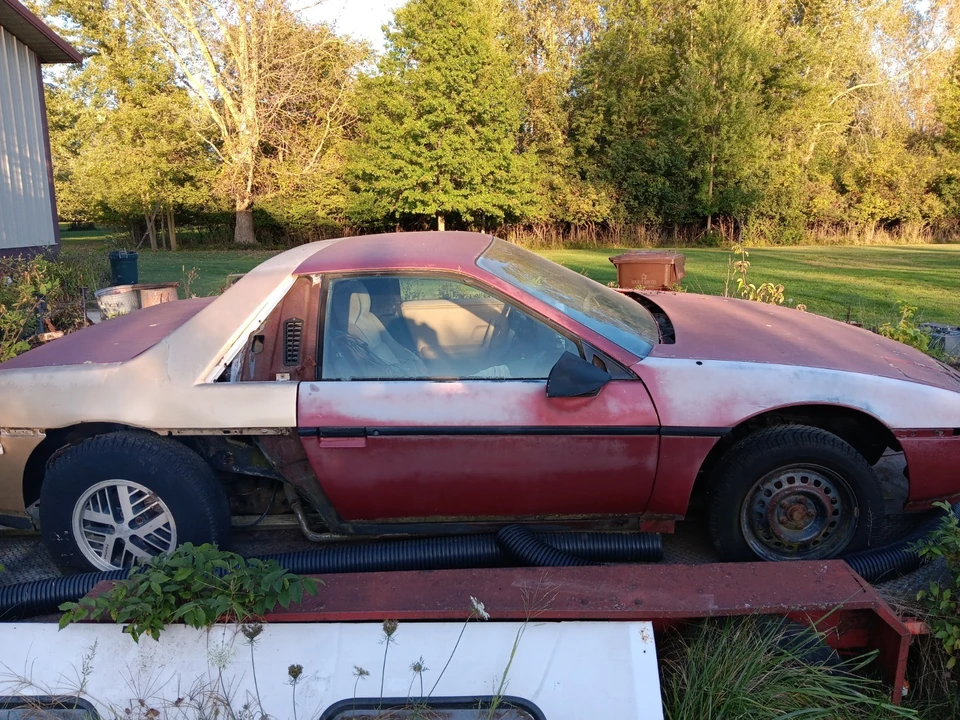 1987 Pontiac Fiero - Image 3 of 6