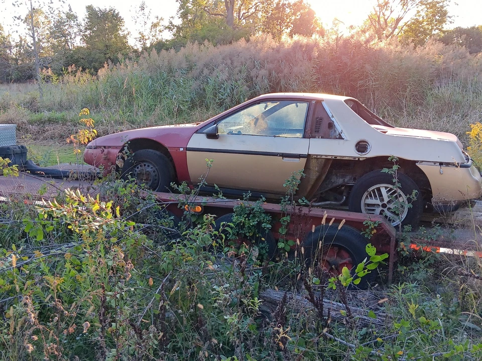 1987 Pontiac Fiero - Image 6 of 6