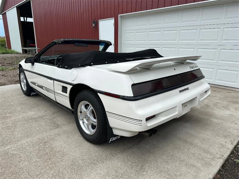 1987 Pontiac Fiero - Image 3 of 24