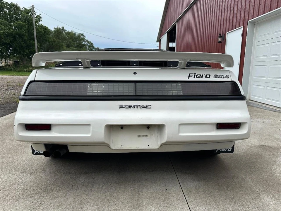 1987 Pontiac Fiero - Image 4 of 24