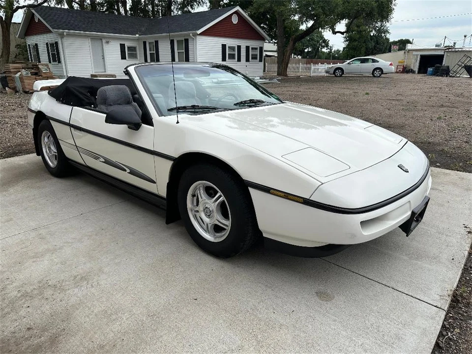 1987 Pontiac Fiero - Image 8 of 24
